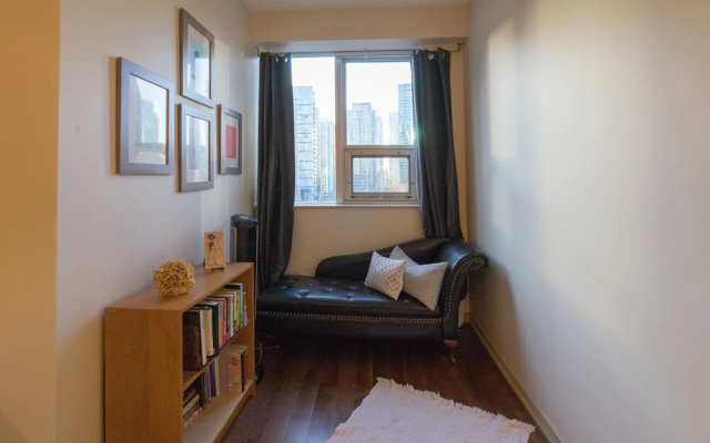 Applewood Suites - 2 Bdrm King West