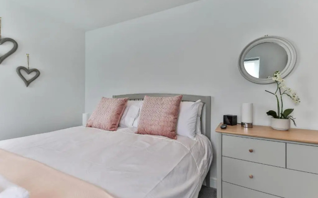 Belle House, Apt 6
