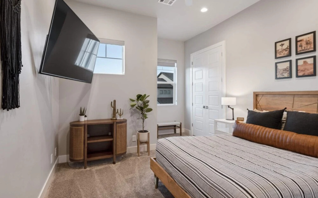 Private Pool Oasis #57 5 Bedroom Townhouse
