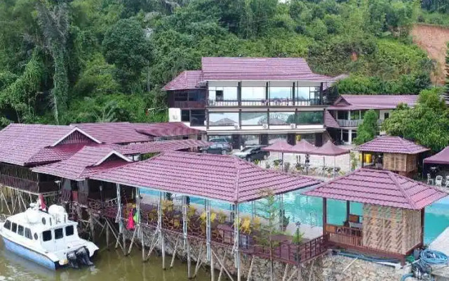 Danau Poso Resort