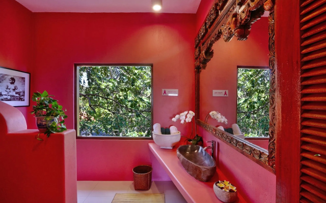 PinkCoco Uluwatu - Constant Surprises & for Cool Adults Only