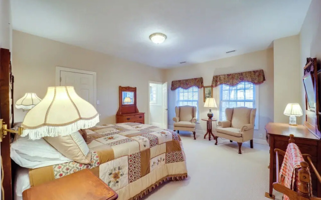 Immaculate Boone Villa w/ Entertainment Lounge!