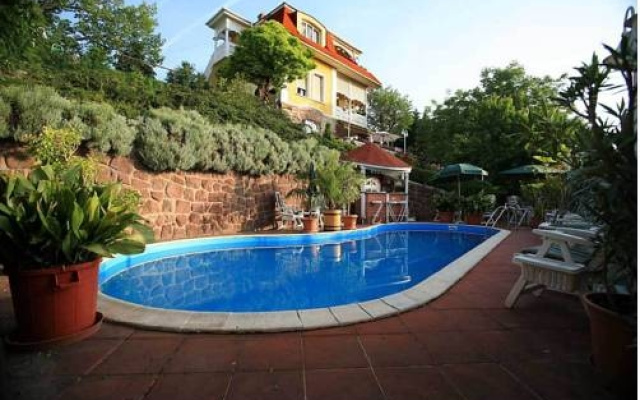 Familia Panzió