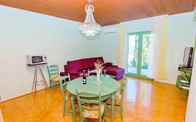 Apartments Mladenka