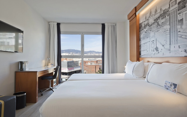 Отель INNSiDE by Melia Barcelona Apolo