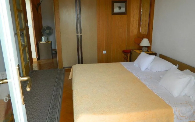 Apartments and Rooms Darinka