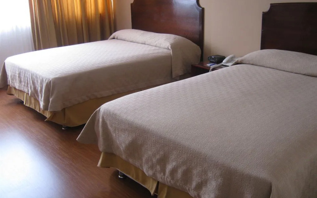 Hotel Hunza Y Centro De Convenciones
