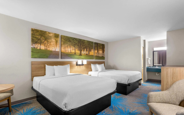 Days Inn by Wyndham Adel I-75