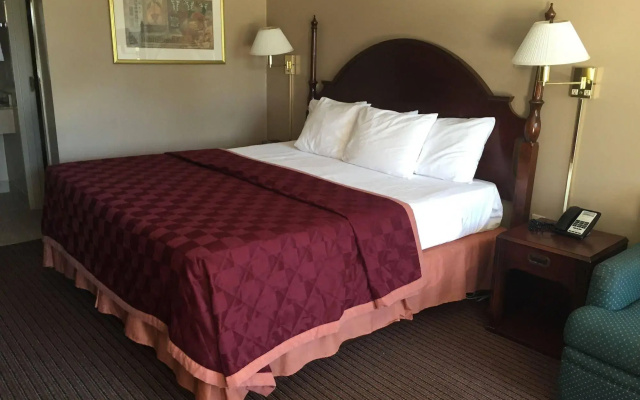 Elizabethan Inn