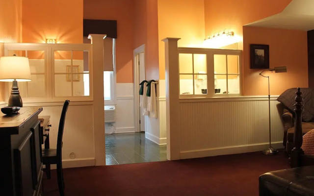 County Clare Irish Hotel & Pub