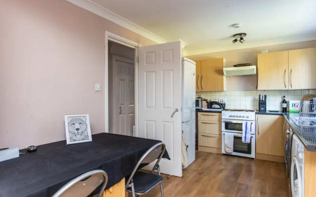 Spacious 2BD House W/private Garden - Kennington!