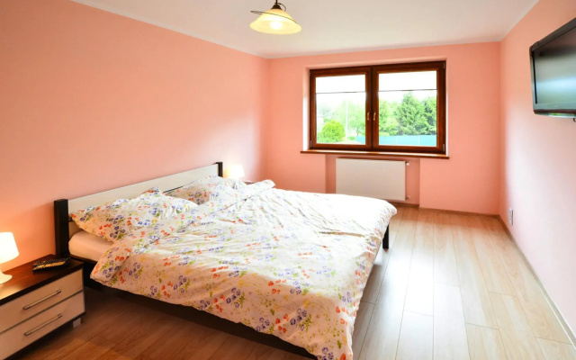 Comfortable Holiday Villa, Private Garden