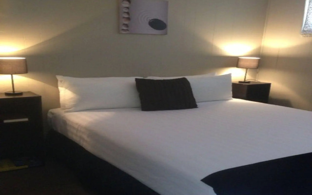 Smerdon Lodge Motel