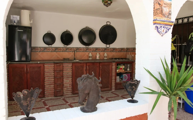 Beautiful 13 bed Villa, Private Pool, Large Garden