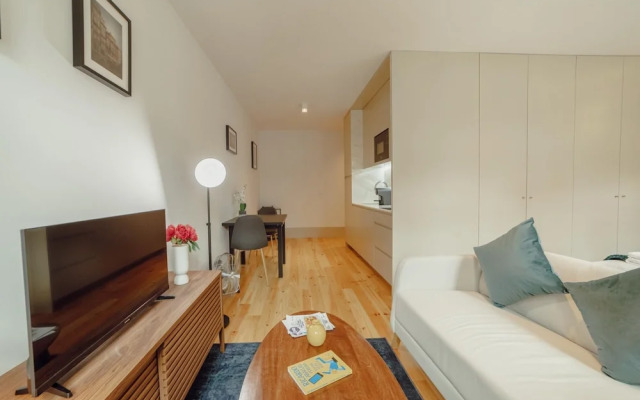 Legacy Oporto Design Apartment F by Vacationy