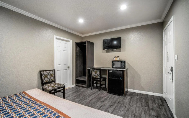 Regency Inn & Suites