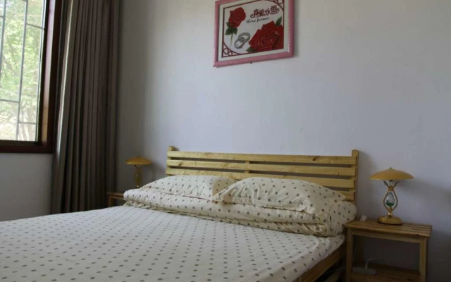 Dunhuang Mountian Spring Hostel