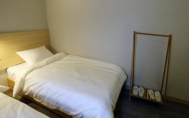 Hotel 8 Hours