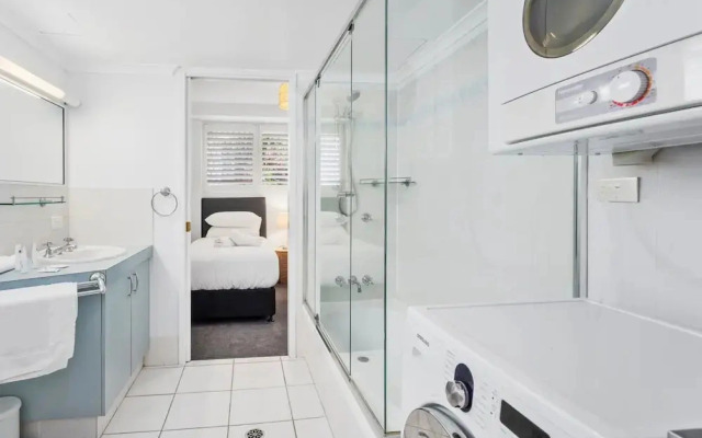 Beachfront 2-bed With Pool, BBQ