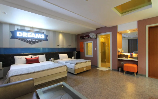 Hera Hotel