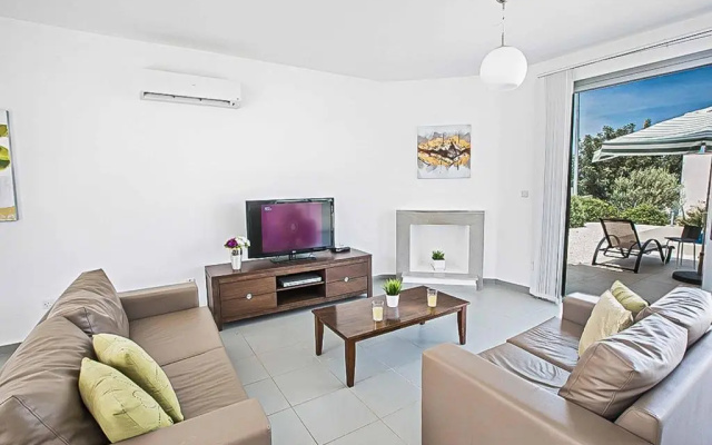 Villa Latchi Thea