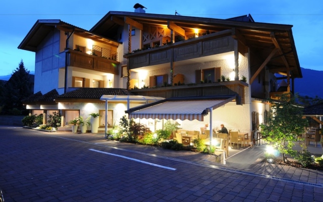 Hotel FleurAlp Чермес вид на фасад