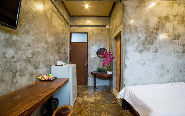 YOLO Chic House