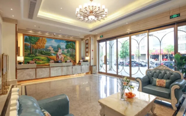 Vienna Hotel (Lingao Store)