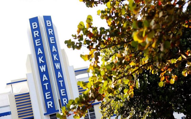 Отель Breakwater South Beach США, Майами-Бич - 1 отзыв об отеле, цены и фото номеров - забронировать отель Breakwater South Beach онлайн вид на фасад