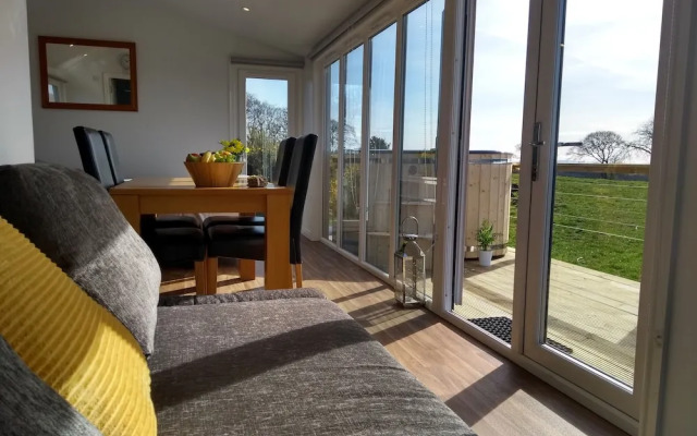 Cleeves Cabins, Arran Luxury Lodge With hot tub