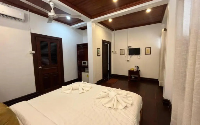 Khiri2 Guesthouse