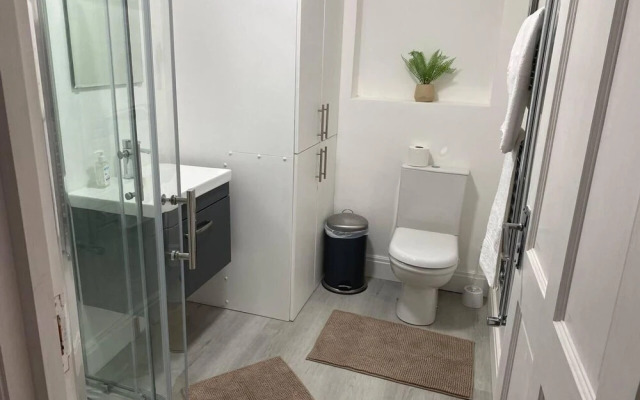 Modern Apartment in Nice Area in South London