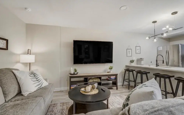 4925 Pike Unit2