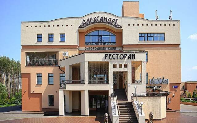 Гостиница Загородный клуб Александръ вид на фасад