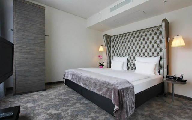 Отель Arcotel John F 