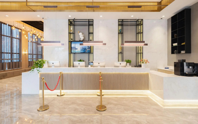 Jitai Hotel (Shanghai Train Station South Square)