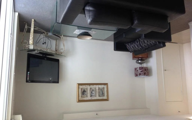 Crest Apartments