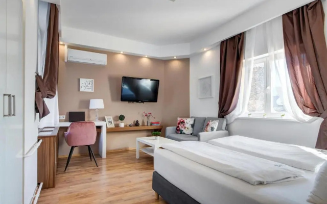 Premium Studio Szervita Square