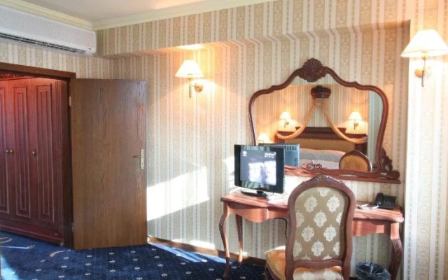 Efir Hotel