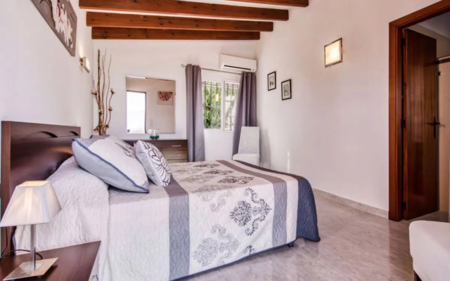House Isabel Falcone