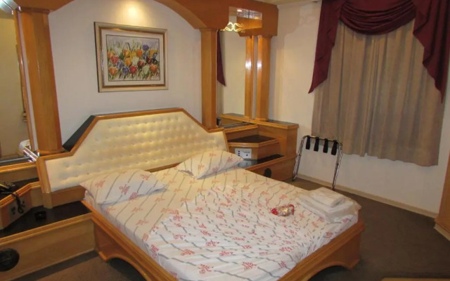 Pleasant Place Hotel