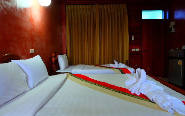 Rom Sak Resort
