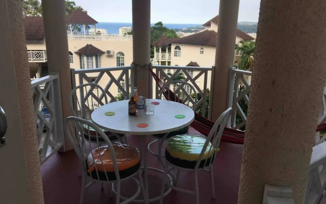 1 Bed Villa - Sleeps 2 - Garden - Parking - Wifi