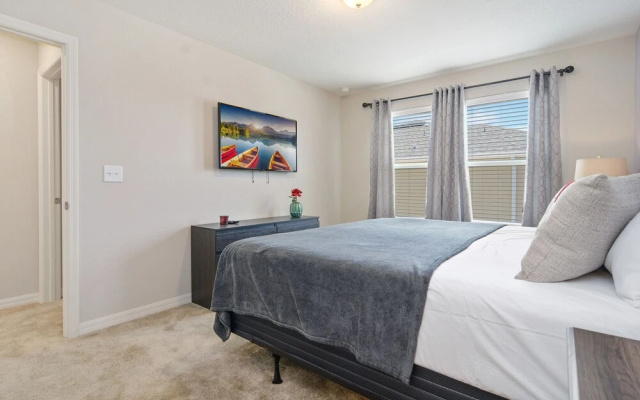 Four Bedroom Sleeps 10 w Gameroom 5152a