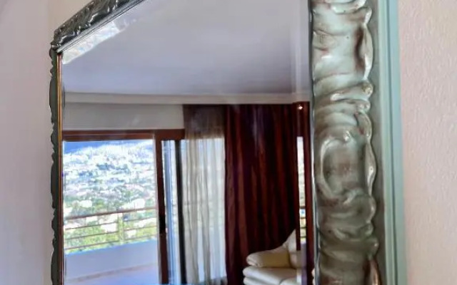 Serenity Holiday Home with self contained apartment and private pool