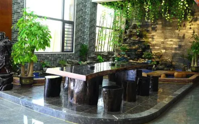 Yizhang Xinsheng Hot Spring Hotel