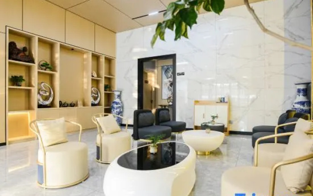 Shengzhou Qinman Hotel (Wuyue Plaza International Convention and Exhibition Center)