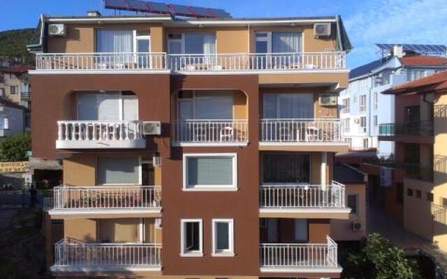 Отель Guest House Rona Свети Влас вид на фасад