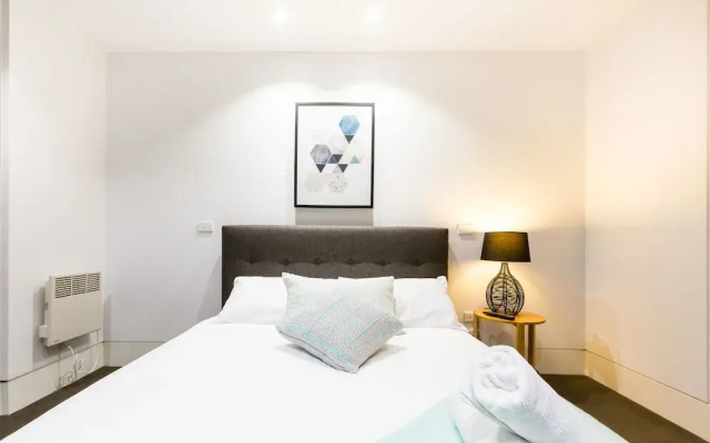 RENEE, 4BDR North Melbourne House