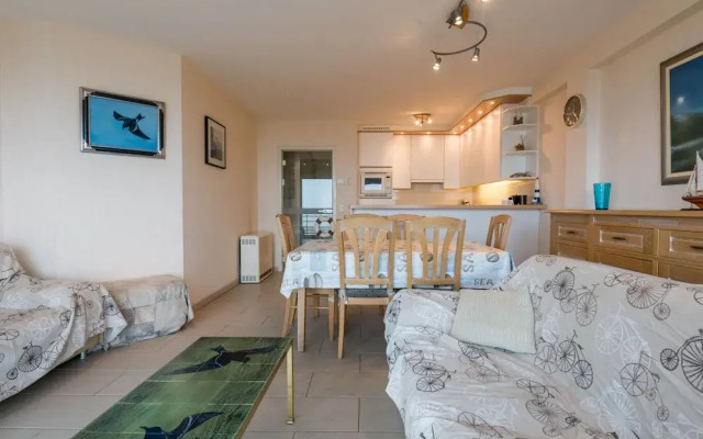 Apartment in Zeedijk With Sea View